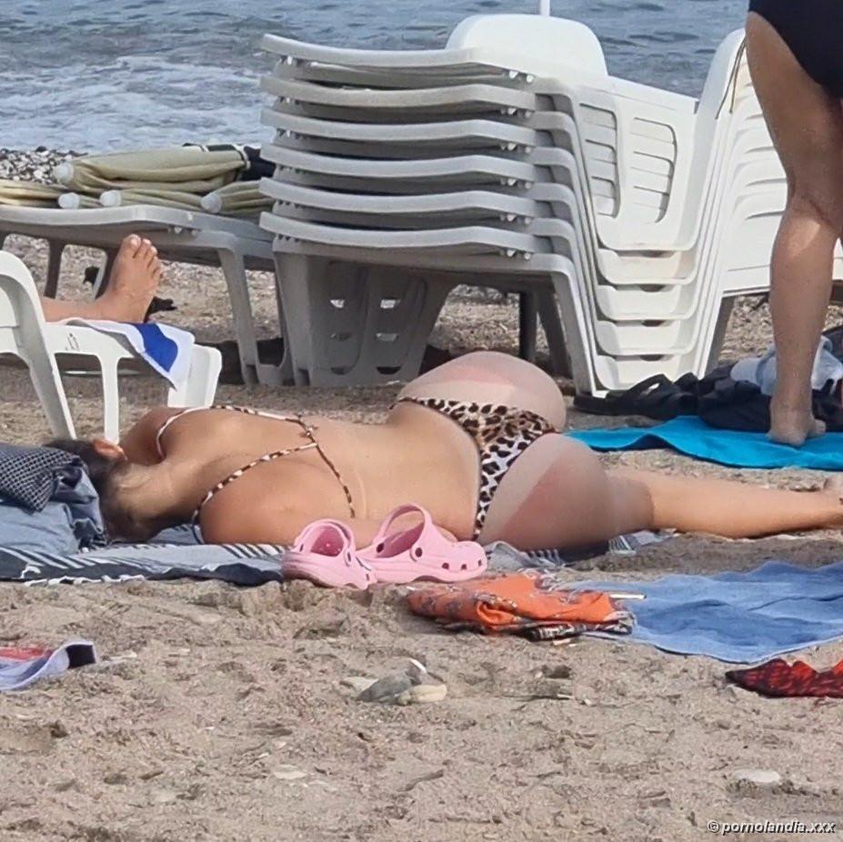 Magrinha flagrada de biquíni na praia - Foto 251991