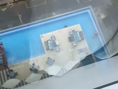 Follando en la piscina