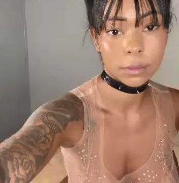 Morena con cuerpazo para masturbarse